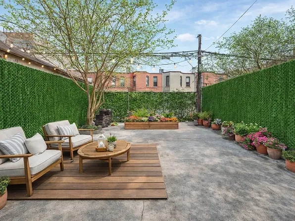 897 New York Avenue image 1 of 8