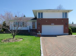 36 Royal Way, New Hyde Park, NY 11040