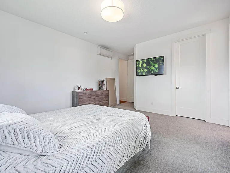 325 N Emerson St #D — Photo 12