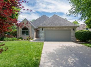 1116 S Carriage Pl, Springfield, MO 65809