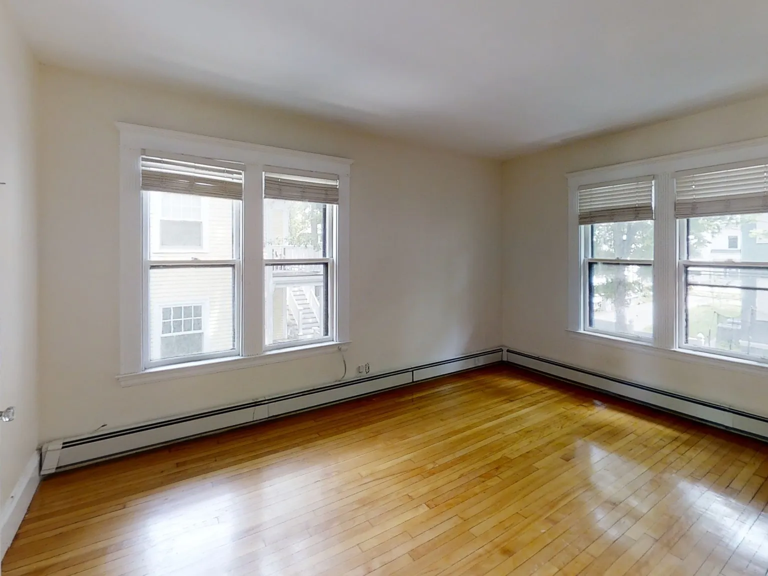 2 bed, 1000 sqft, $3,400 — Photo 4