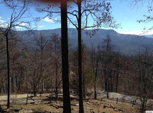 1017 Deer Path Ln, Gatlinburg, TN 37738
