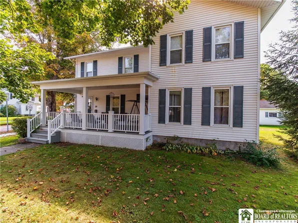 81 Jamestown St, Randolph, NY 14772