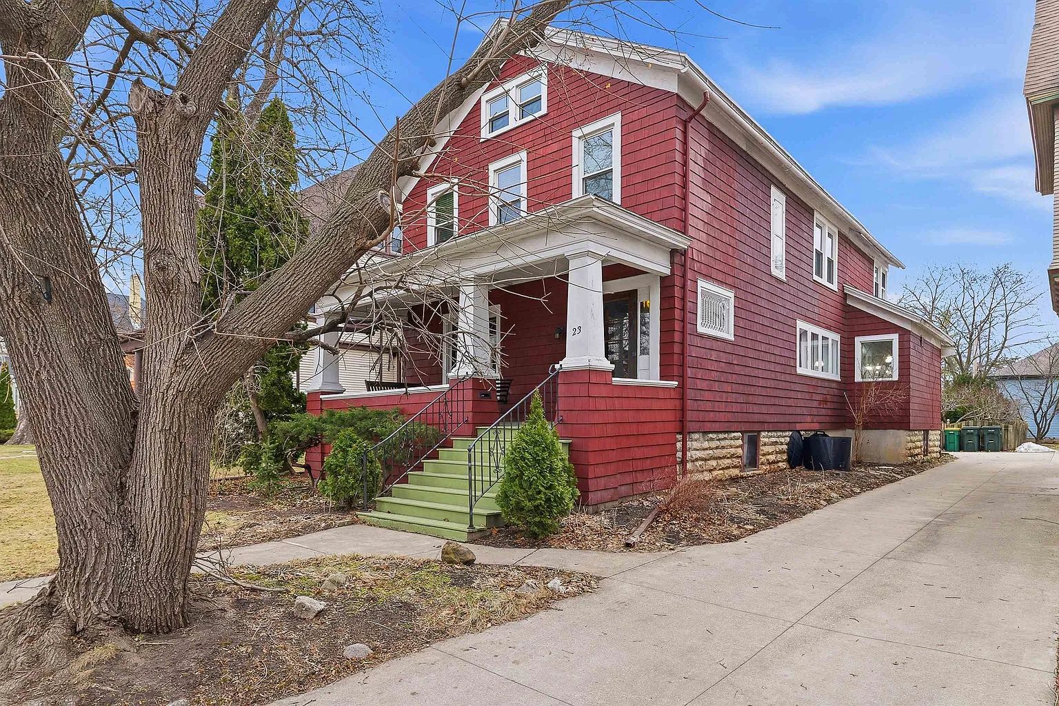 23 N Park Ave photo 1