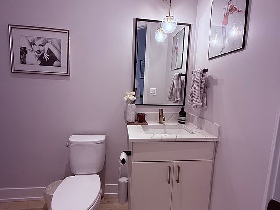 4th image of 2034 N Wood St #1S