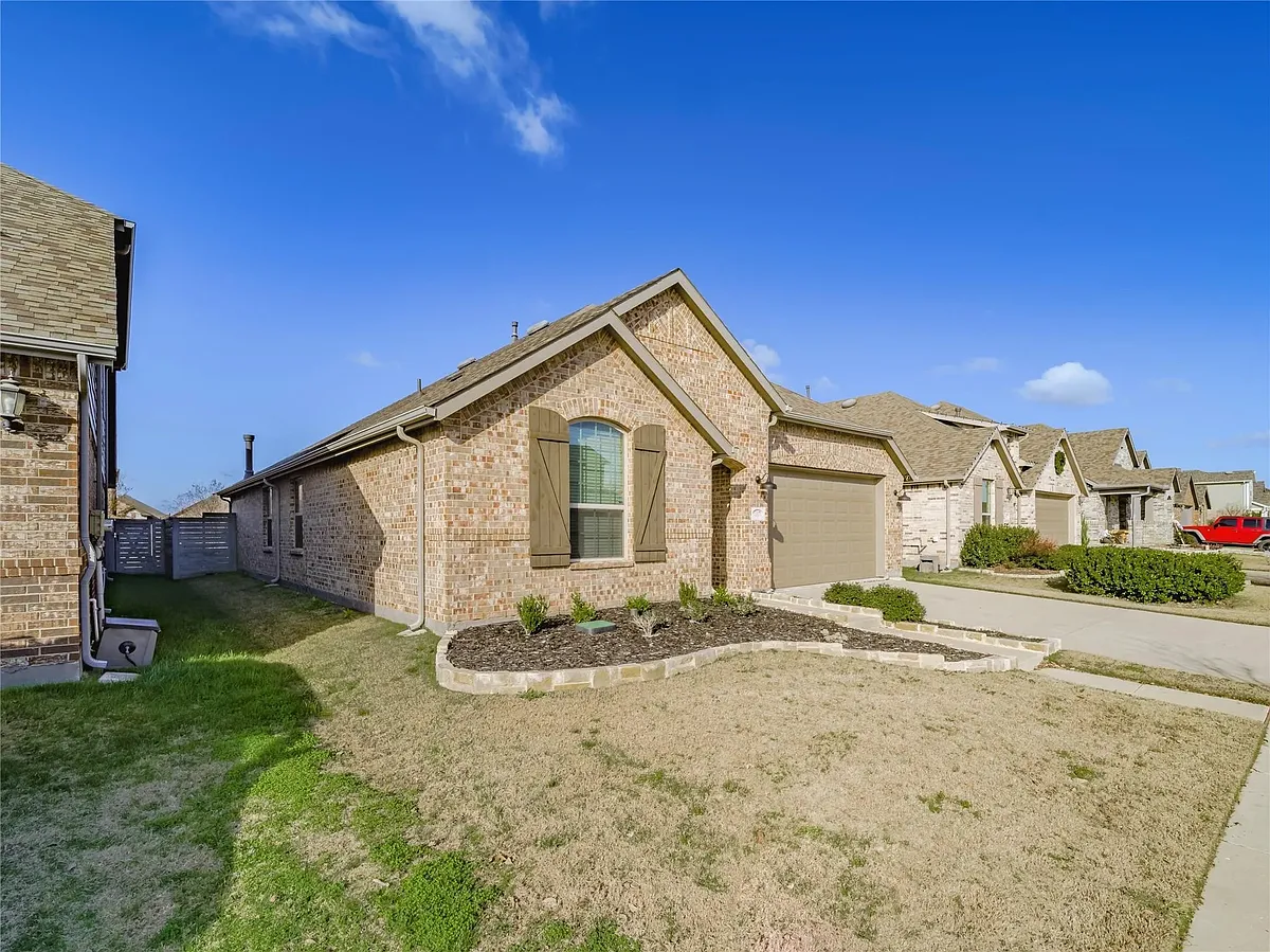 Building Photo - 1317 Chickadee Dr