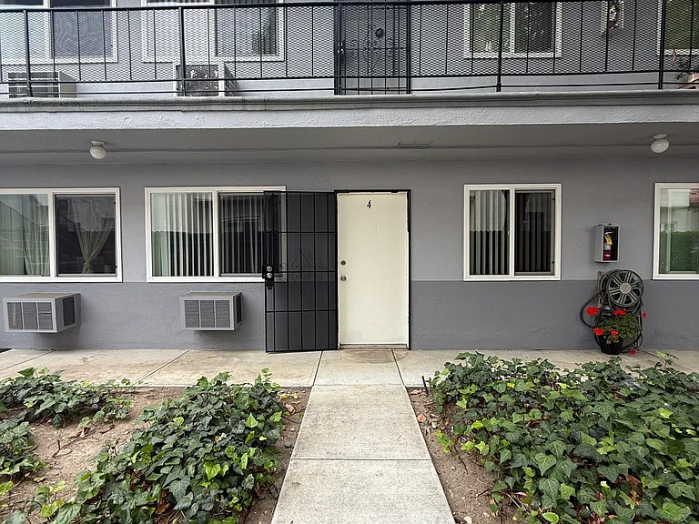 400 S Marengo Ave #4 — Photo 3