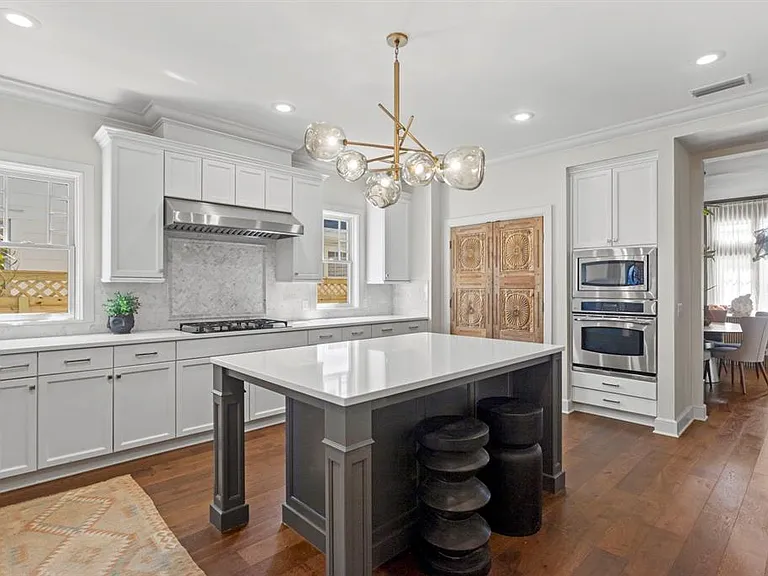 2115 W Watrous Ave — Photo 17