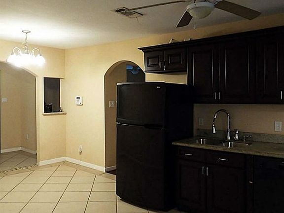 4th image of 4930 Holloway Dr