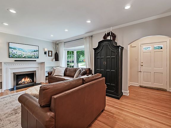3rd image of 543 S Dunton Ave