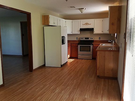 3rd image of 1011 N Beglis Pkwy