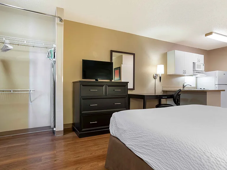 Studio Suite - 1 Queen Bed