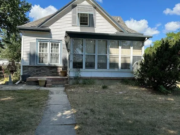 917 Pearl St, Yankton, SD 57078