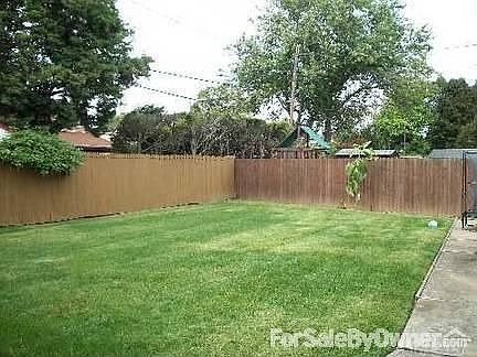 Fenced in Manicured Yard
						:
						Check out the Manicured Fenced in Yard.
