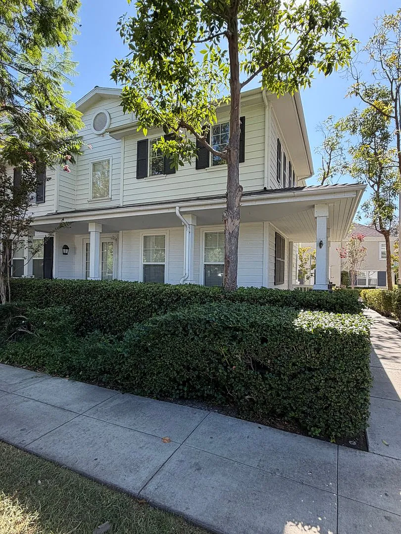 Ladera Ranch Townhouse In Fantastic Location — Photo 3