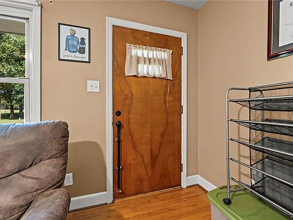 5th image of 1124 Peabody Rd