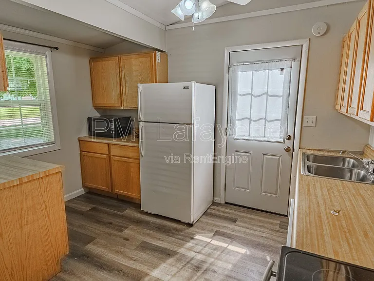2760 Medford St — Photo 9