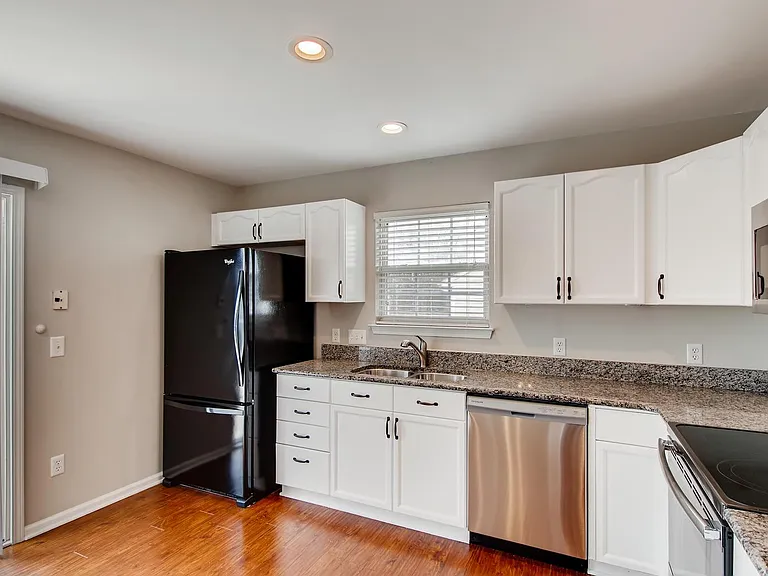 103 Markham Dr — Photo 4