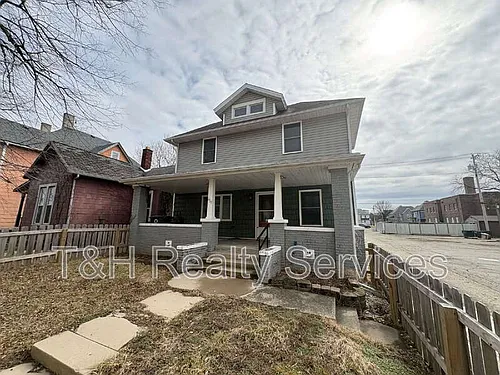 409 W Washington St Photo 1