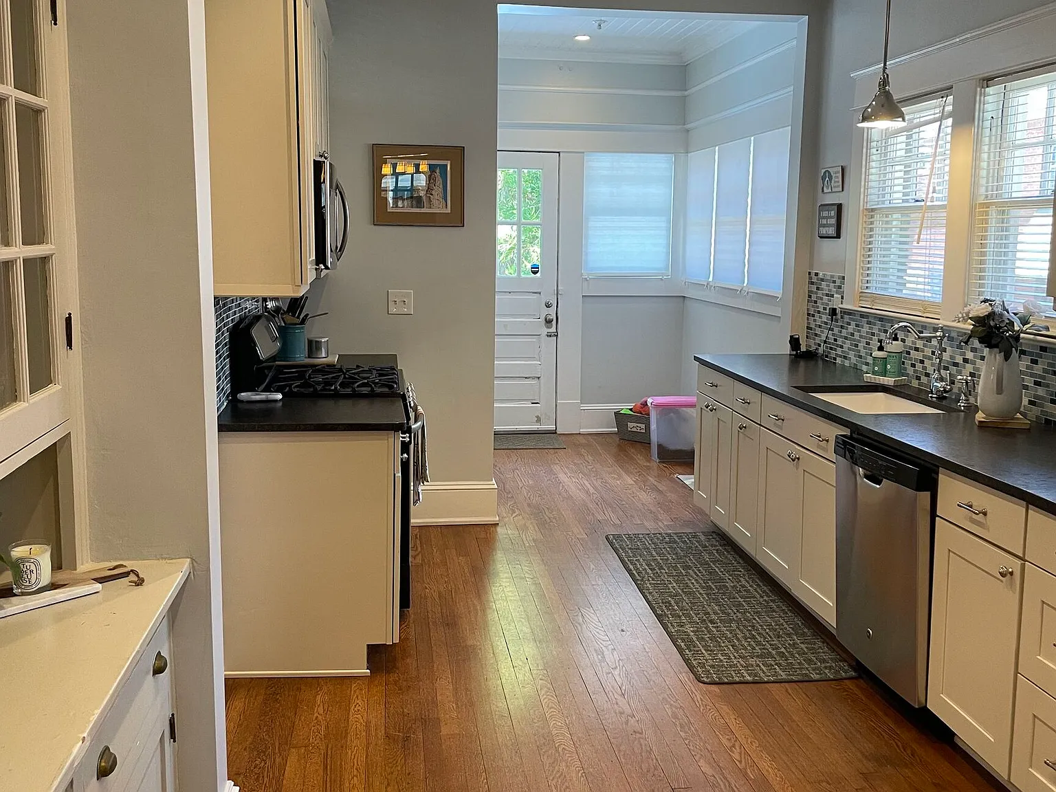3 bed, 2.0 bath, 1730 sqft, $5,250 — Photo 2