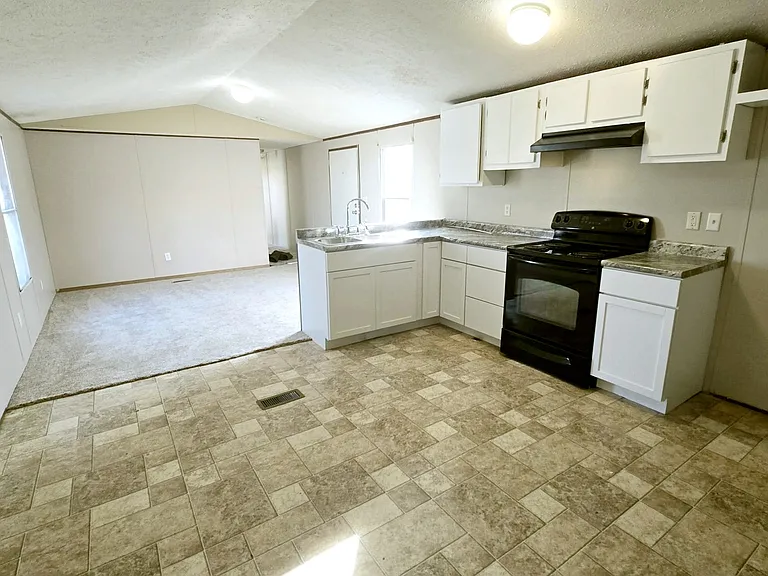 103 S Haynes St — Photo 4