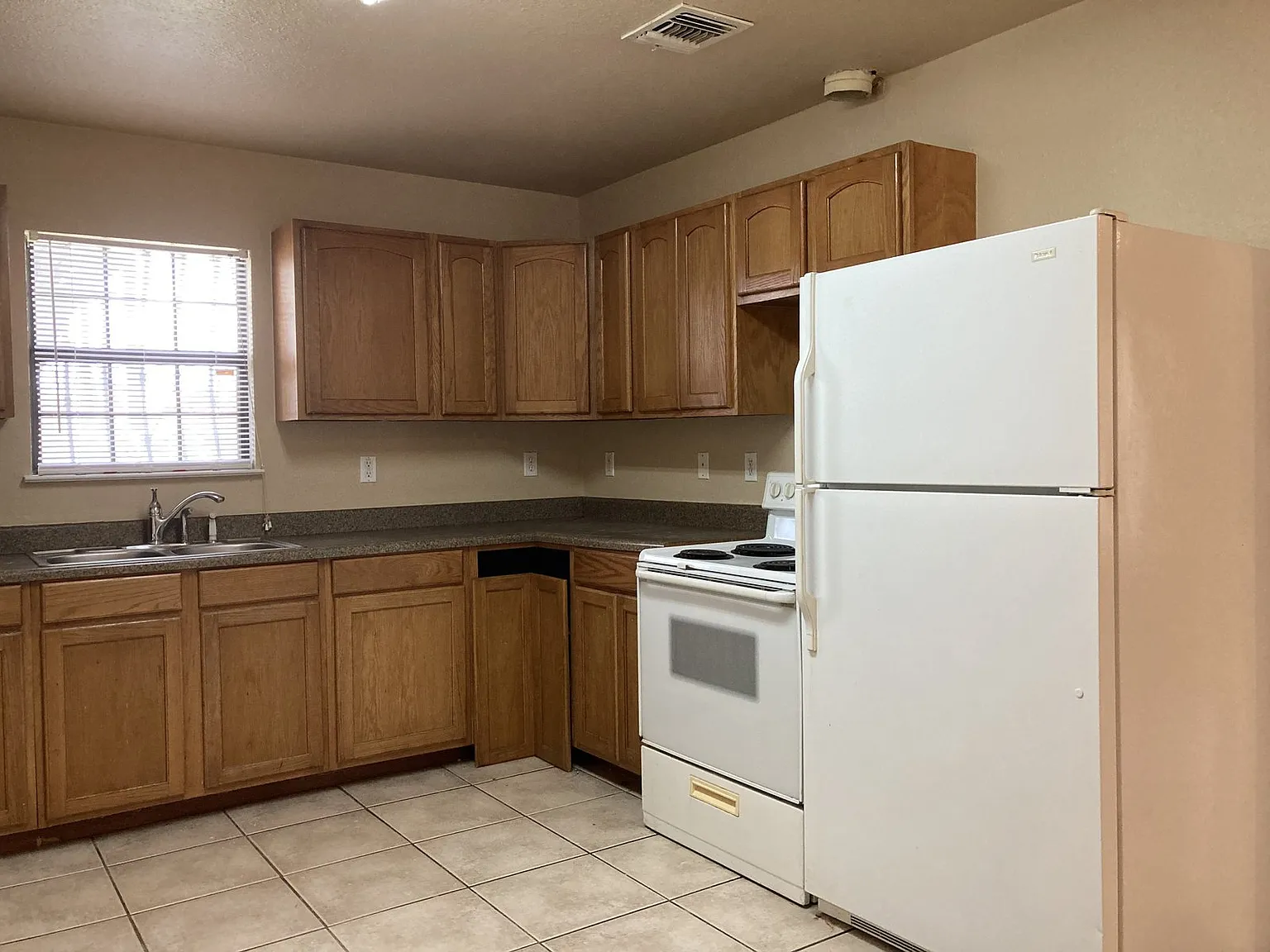 2 bed, 1.0 bath, 1126 sqft, $1,130 — Photo 3