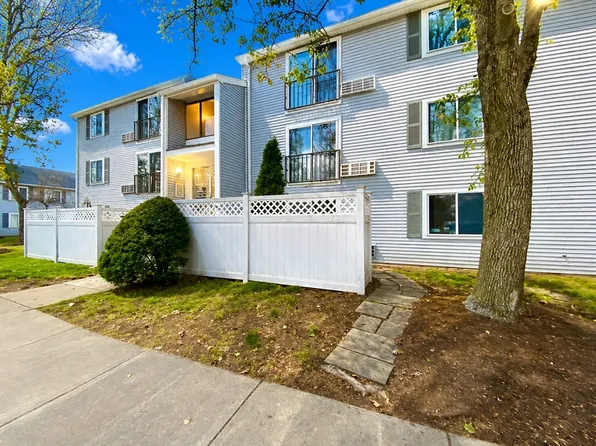 3 Village Rock Ln APT 3, Natick, MA 01760