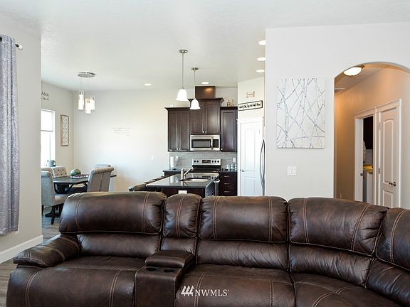 3rd image of 1625 E Palos Verdes Ln