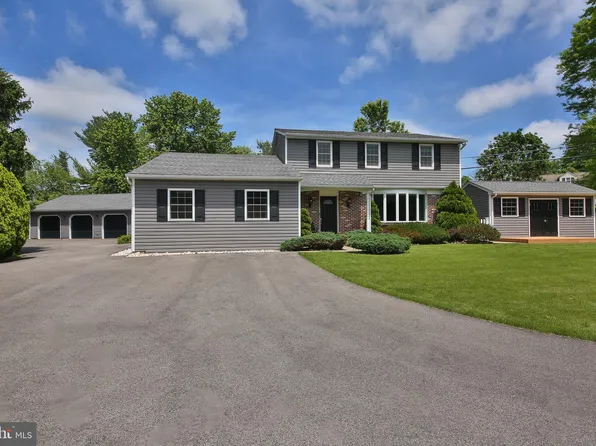 575 Pioneer Cir, Harleysville, PA 19438