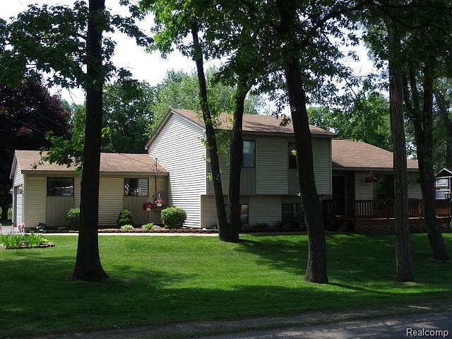 1st image of 9310 Thornyside St