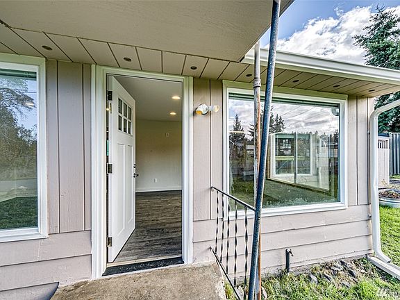 4th image of 221 N Carne St