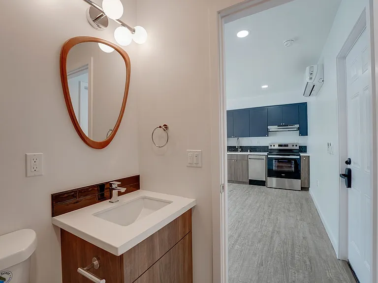 Duplet at Hillcrest | Modern Studio, 1 & 3 Bedroom Apartments — Photo 36
