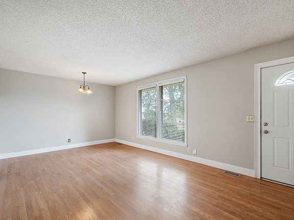 5th image of 2805 Galesburg Dr