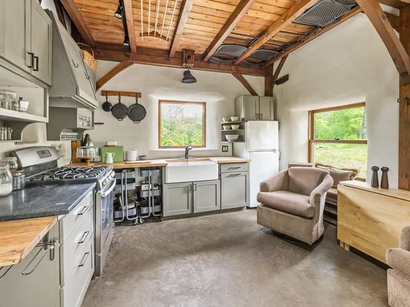 417 Maple Hill Road, Arlington, VT 05250