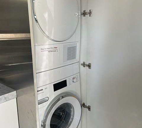 4th image of 745 N Hayworth Ave #747-1/4