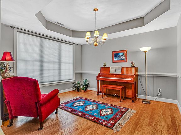 5th image of 4801 Hickory Hill Dr