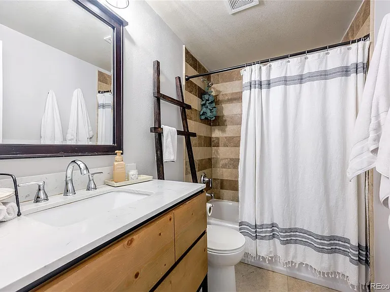 1332 N Williams St #202 — Photo 12