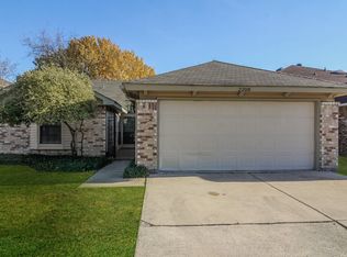 2208 Gladstone Dr, Arlington, TX 76018