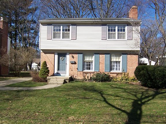 2nd image of 1523 Rosewood Ave SE