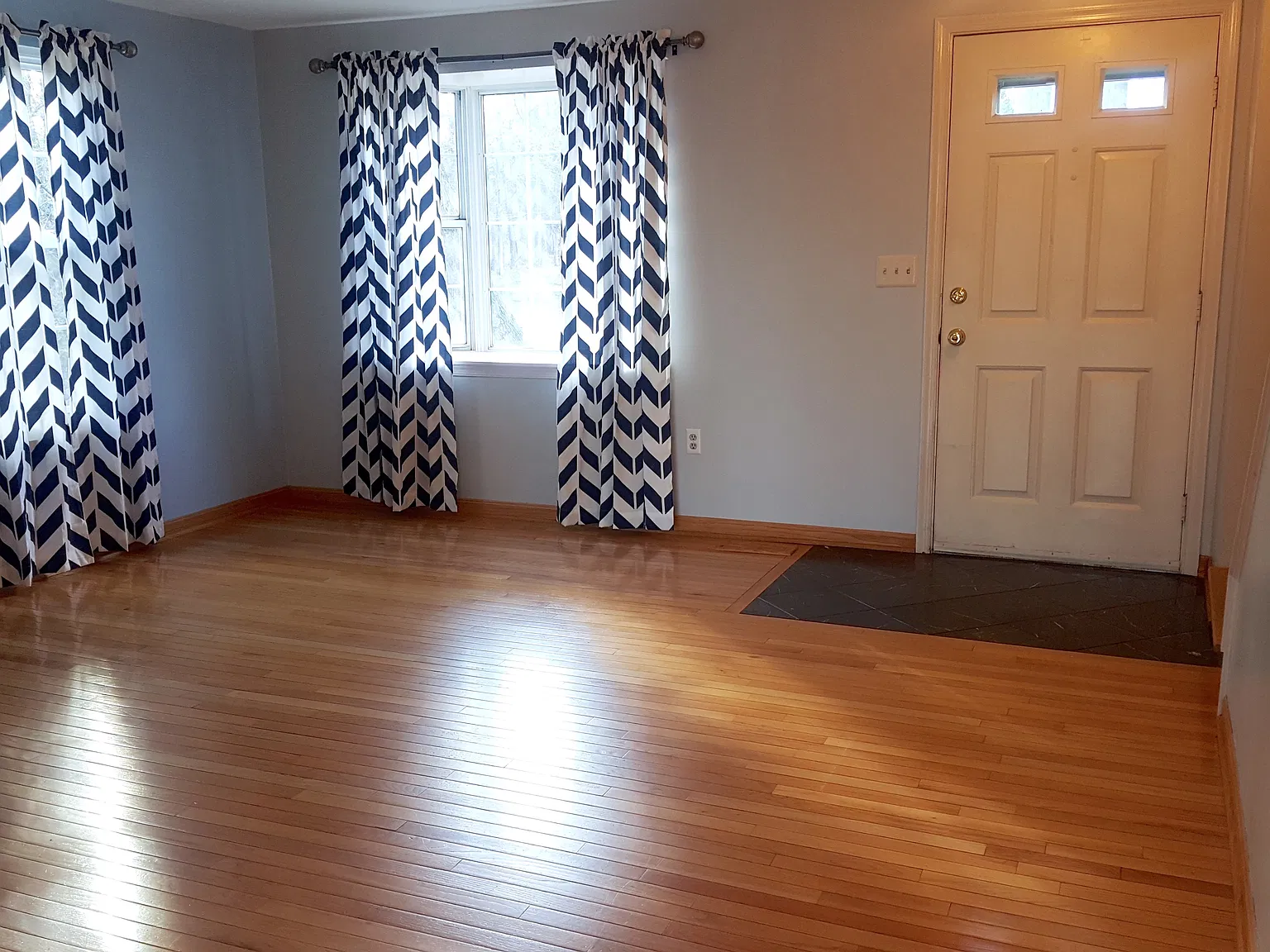 End unit townhome available for rent in sought-after Countryside — Photo 3