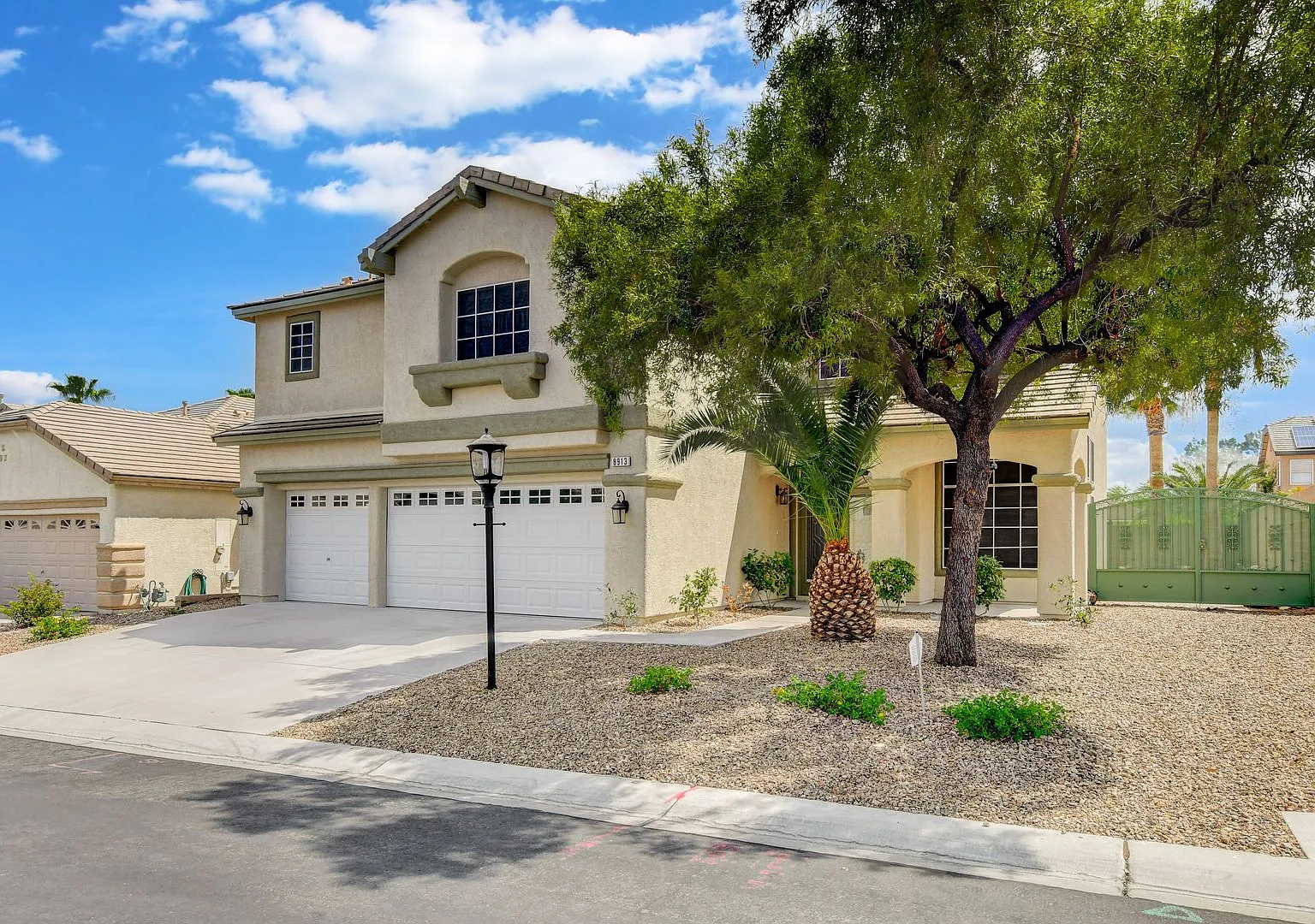 Beautifully Renovated 4BR with Pool & Spa | Mountain Views — Photo 2