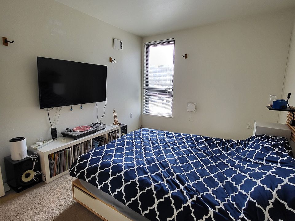1st image of 111 Bay St #660