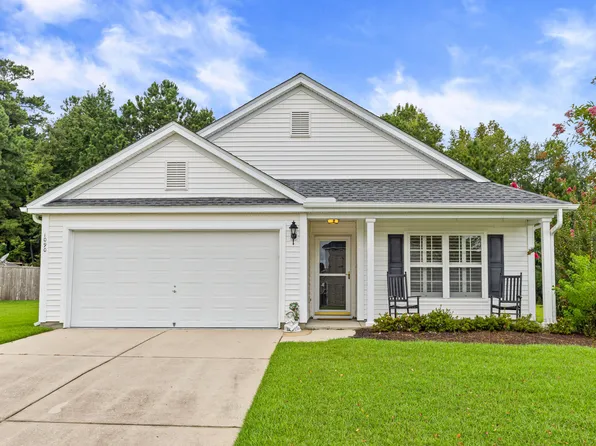 1090 Moss Grove Dr, Moncks Corner, SC 29461