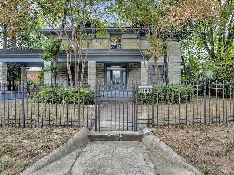 143 Stonewall St — Photo 2