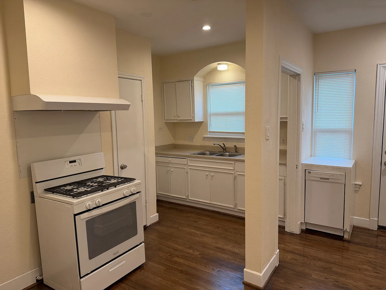 1 bed, 928 sqft, $1,545 — Photo 4