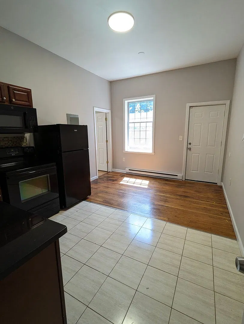 2810 East Main — Photo 3