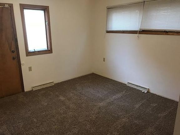4th image of 748 Minnehaha Ave W