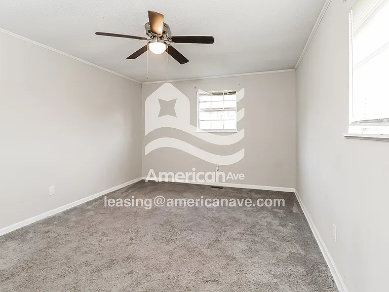 590698_012_bedroom_13.jpg