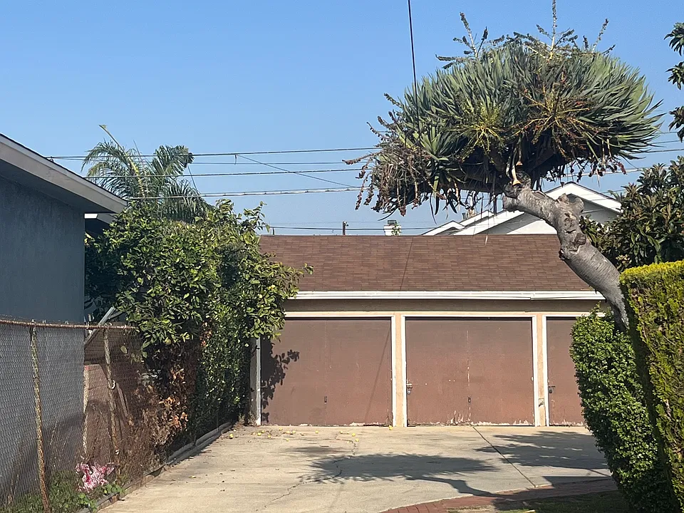 one car garage far left
