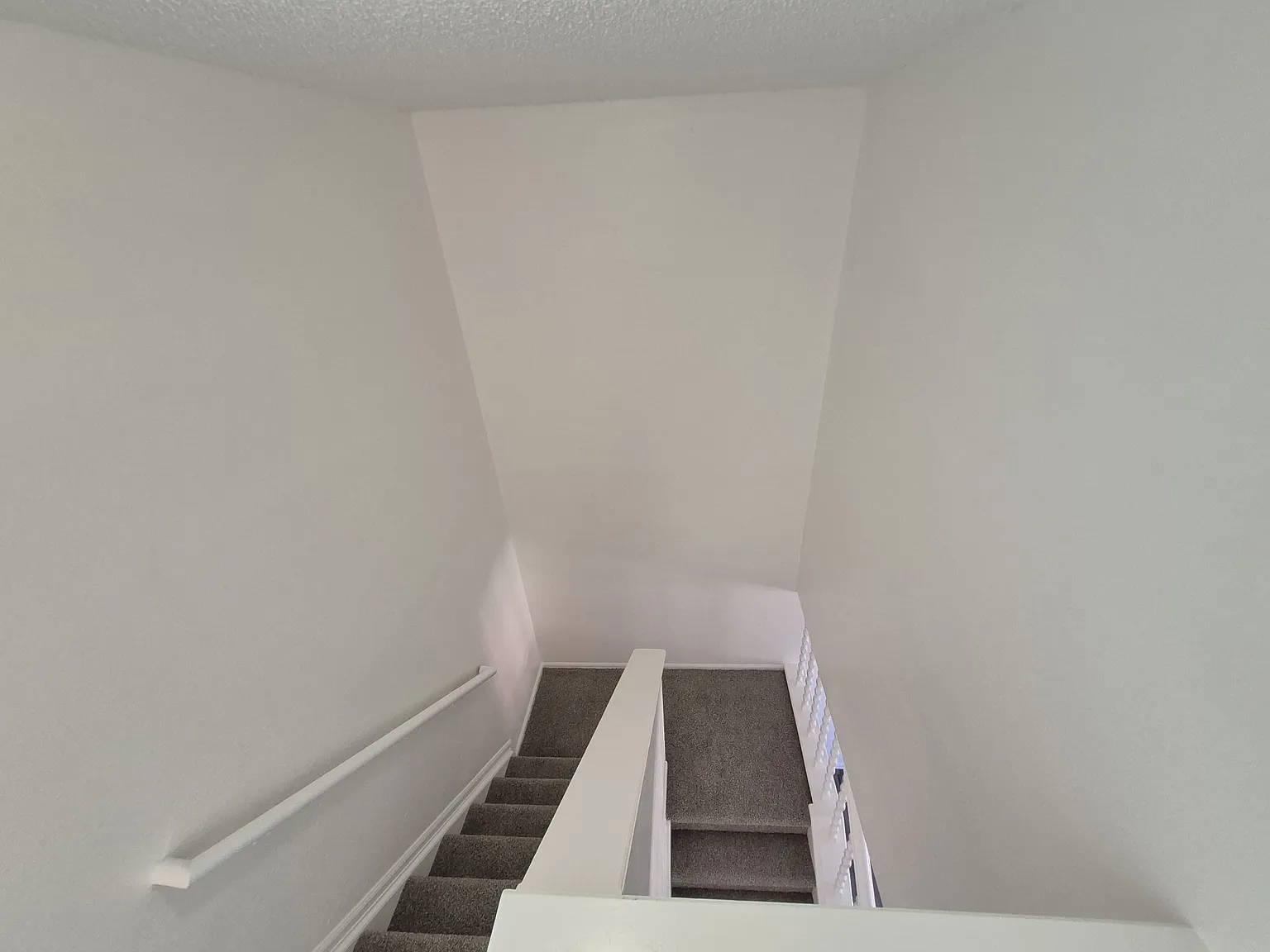 3 bed, 1.5 bath, 1100 sqft, $2,200 — Photo 3